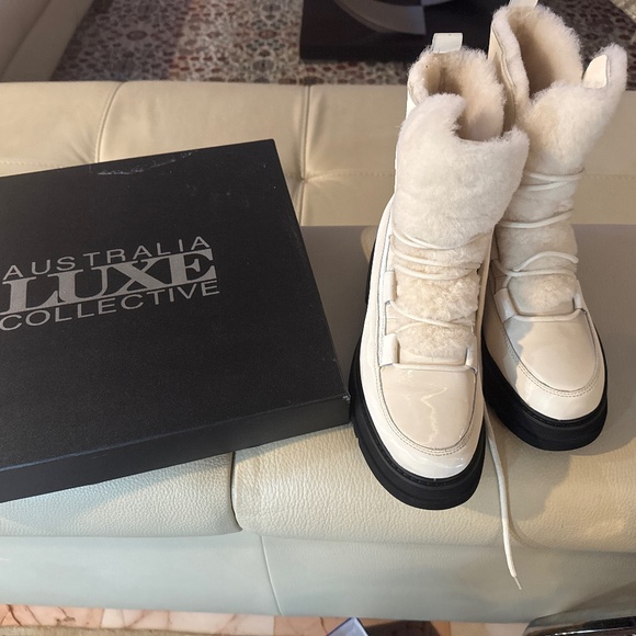 Winter white boots - Picture 1 of 1